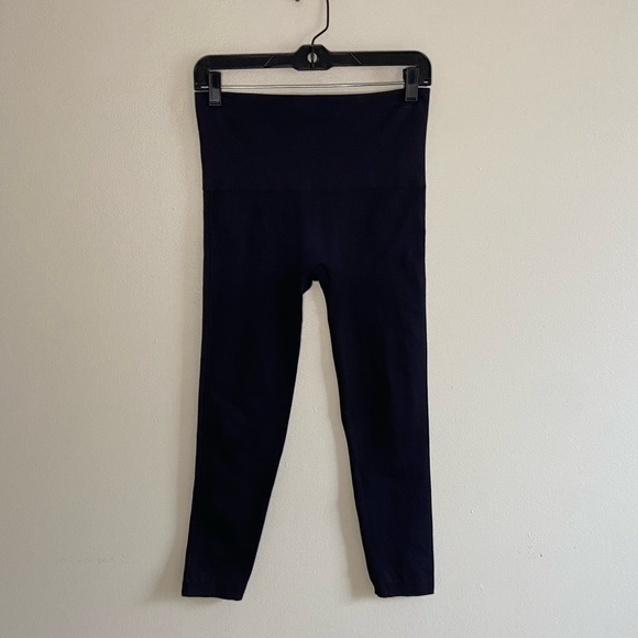 Spanx Look At Me Now Black Seamless Crop Leggings, size Large - Picture 2 of 7